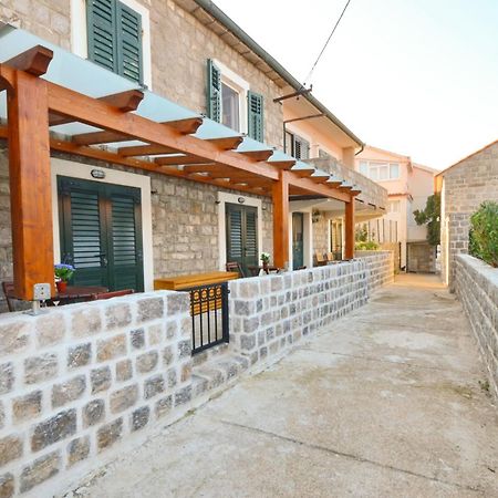 Leut Stone Residence ティヴァト 部屋 写真