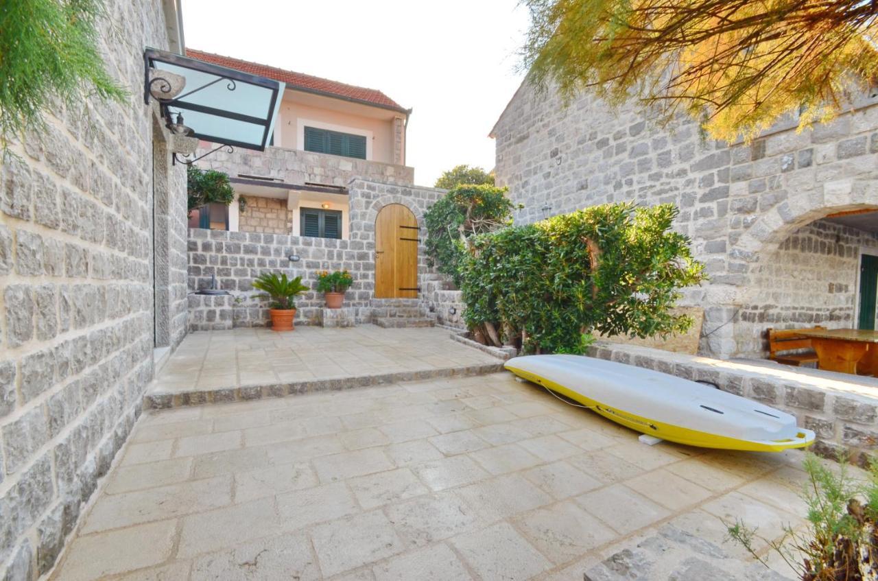 Leut Stone Residence ティヴァト エクステリア 写真