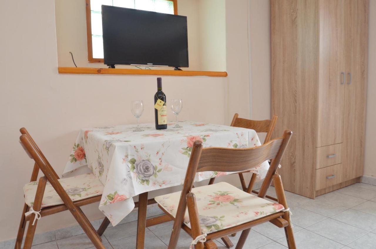 Leut Stone Residence ティヴァト エクステリア 写真