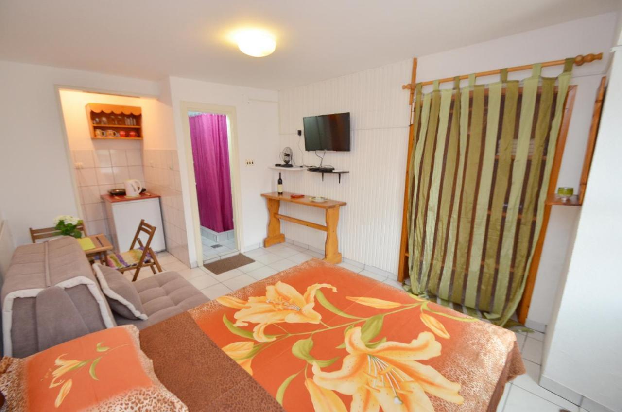 Leut Stone Residence ティヴァト エクステリア 写真