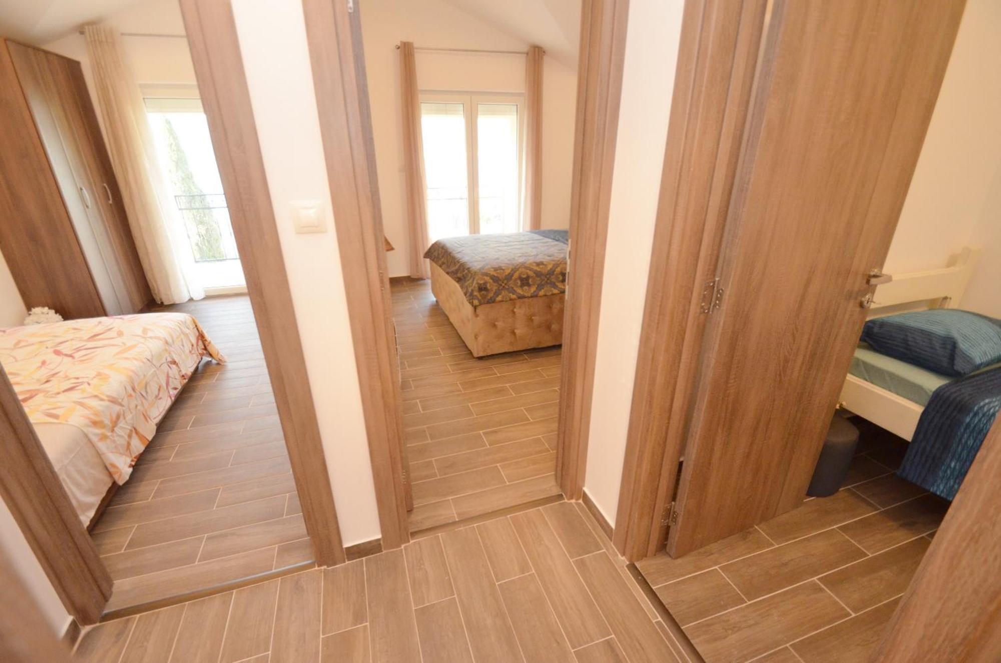 Leut Stone Residence ティヴァト 部屋 写真